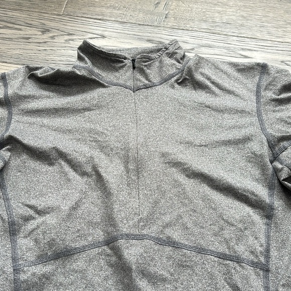 Mountain Hardwear Grey 1/2 zip long sleeve workout top - Picture 4 of 11